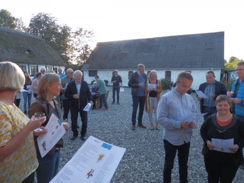 Velkomst i gårdspladsen